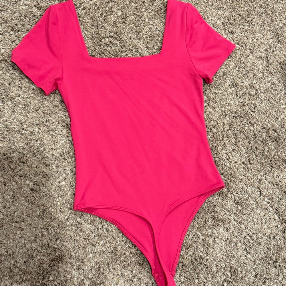 Babaton Pink Bodysuit Classic Cut Scoop Neck - Picture 2 of 4